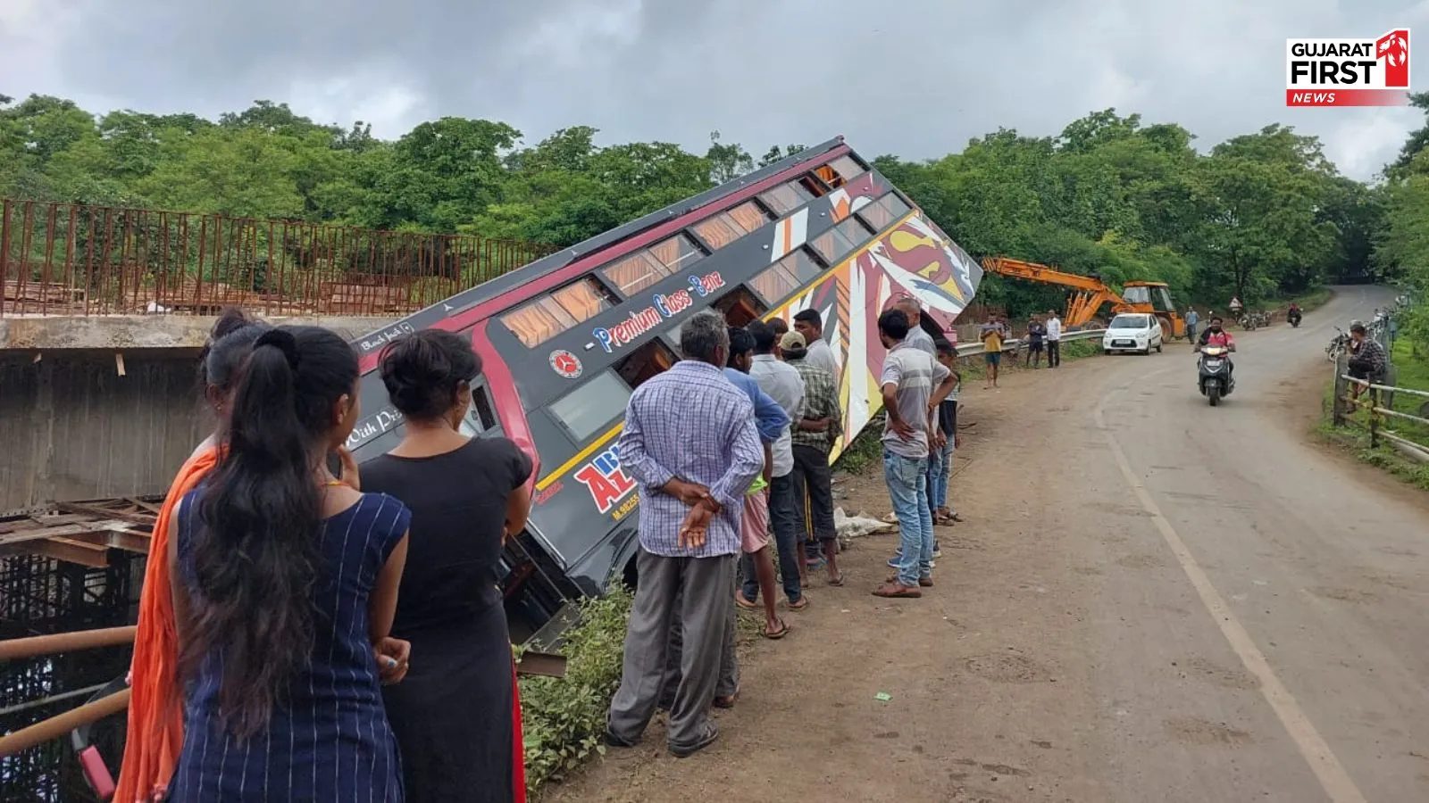 passengers bus accident Near Mahuva Anaval State Highway