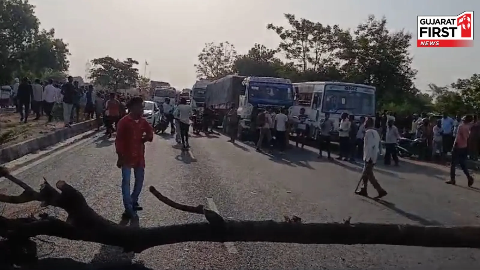 Agitated people blocked the Ahmedabad-Udepur National Highway due to the accident near Himmatnagar